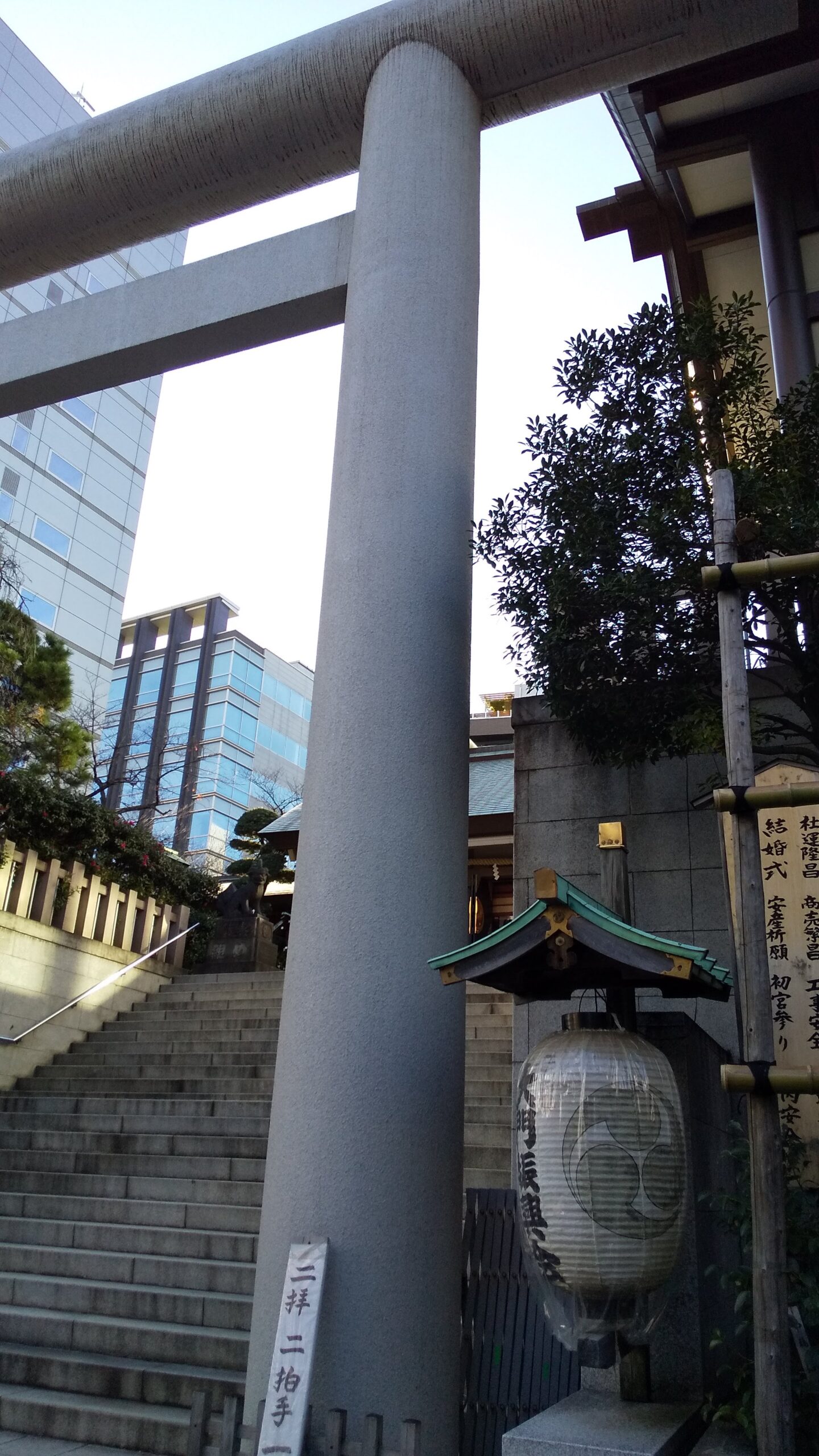 歩きながら、神社にも参拝